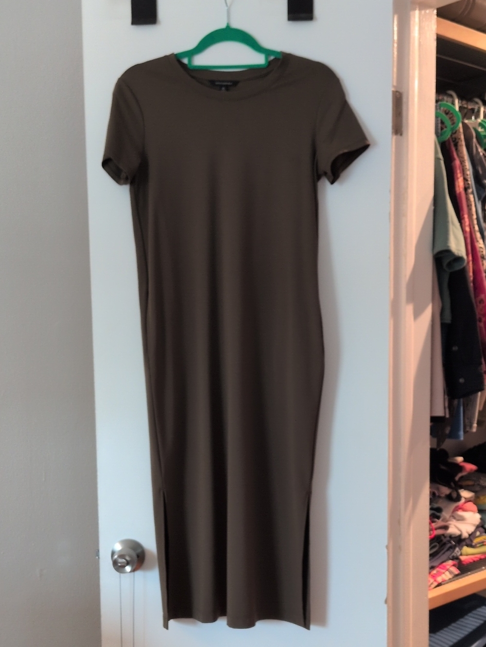 Banana Republic Olive Short Sleeve Midi Dress size like small ,very comfy.